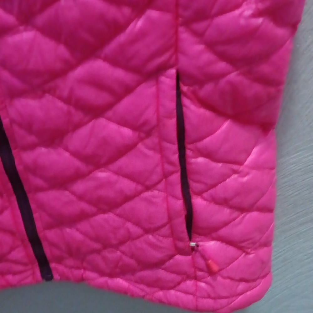 The North Face Fuchsia Quilted Vest - Picture 4 of 8